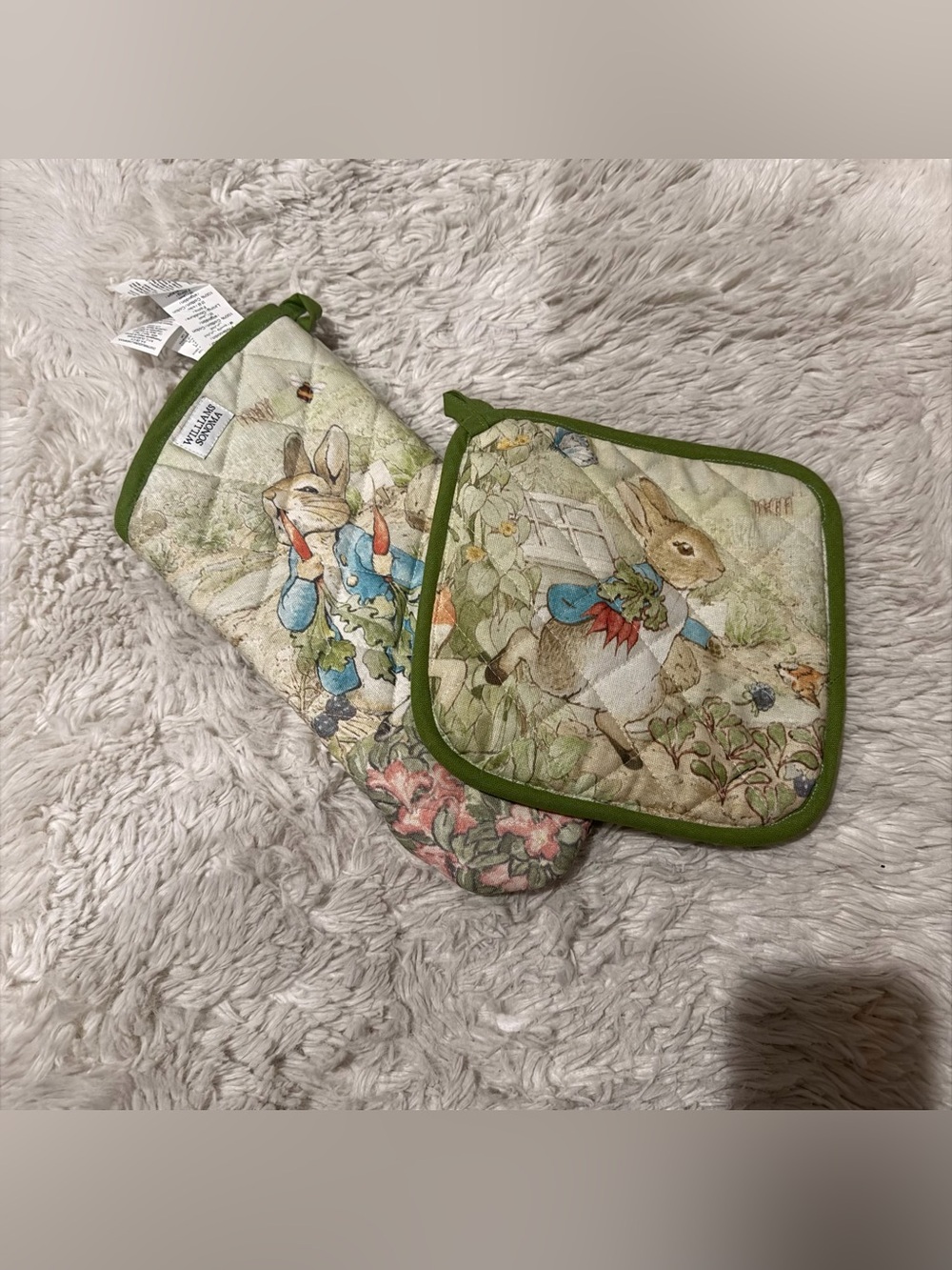 Peter Rabbit x Williams Sonoma Oven Mitt & Potholder Set

share